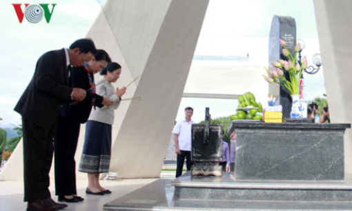 Chủ tịch Quốc hội Việt Nam, L&agrave;o thăm di t&iacute;ch Trung đo&agrave;n 52 T&acirc;y Tiến