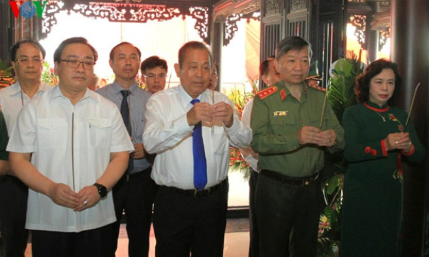 D&acirc;ng hương kỷ niệm 100 năm ng&agrave;y sinh đồng ch&iacute; Phan Trọng Tuệ