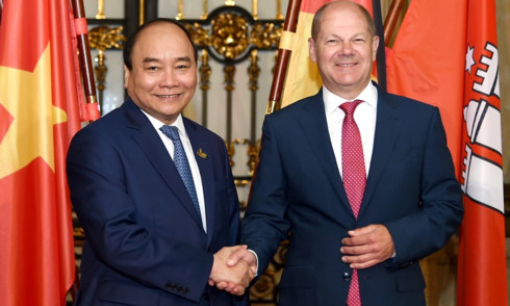 Thủ tướng Nguyễn Xu&acirc;n Ph&uacute;c gặp Thủ hiến ki&ecirc;m Thị trưởng bang Hamburg