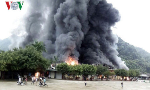 Chưa x&aacute;c định được thiệt hại vụ ch&aacute;y lớn ở cửa khẩu T&acirc;n Thanh