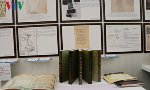 Khai mạc triển l&atilde;m ảnh về biển, đảo Việt Nam tại CH S&eacute;c