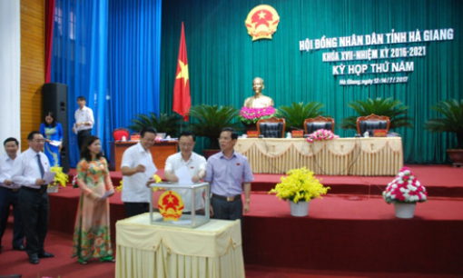 Kiện to&agrave;n nh&acirc;n sự chủ chốt 13 địa phương