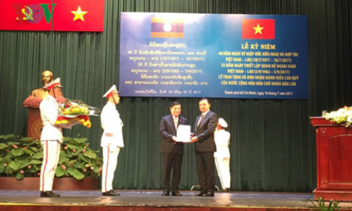 TP.HCM đ&oacute;n nhận Hu&acirc;n chương Lao động hạng Nhất của Chủ tịch nước L&agrave;o