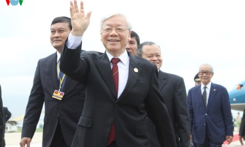 Rợp cờ hoa đ&oacute;n tiếp Tổng B&iacute; thư Nguyễn Ph&uacute; Trọng tại Campuchia