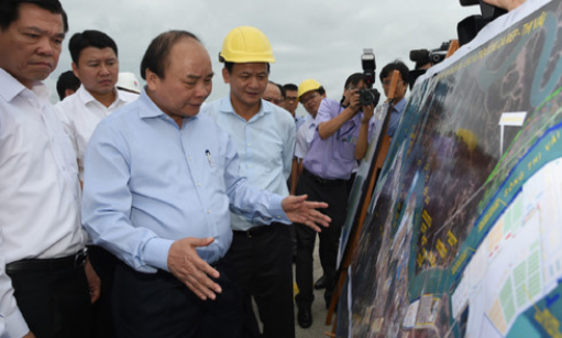 Thủ tướng Nguyễn Xu&acirc;n Ph&uacute;c thị s&aacute;t Cảng quốc tế C&aacute;i M&eacute;p