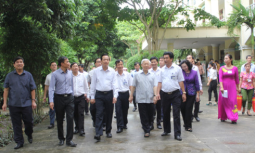 Tổng B&iacute; thư: Chăm lo người c&oacute; c&ocirc;ng như người th&acirc;n ruột thịt của m&igrave;nh