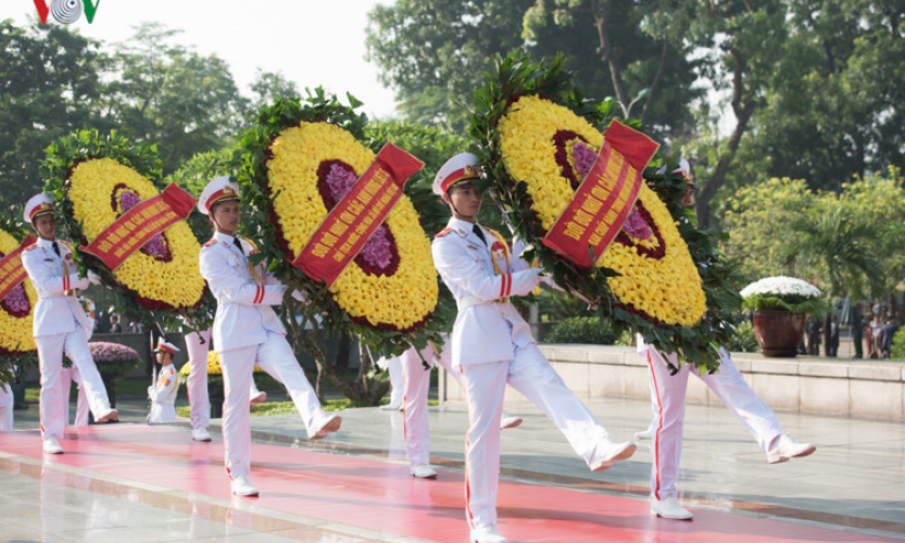 L&atilde;nh đạo Đảng, Nh&agrave; nước d&acirc;ng hương tưởng niệm c&aacute;c anh h&ugrave;ng liệt sĩ