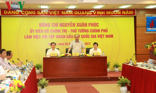 Thủ tướng l&agrave;m việc với Tập đo&agrave;n Dầu kh&iacute; Quốc gia Việt Nam