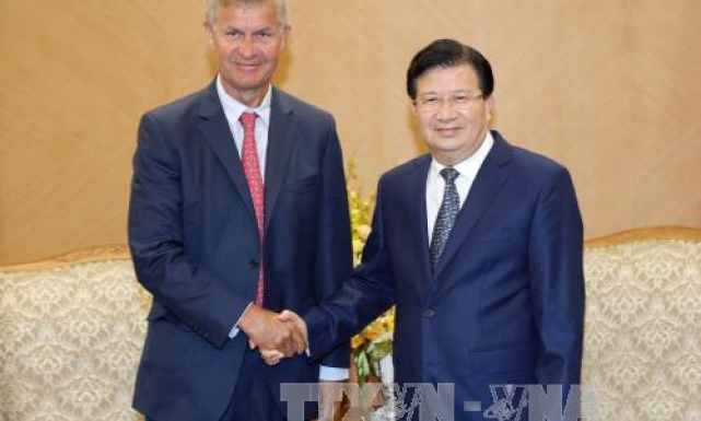 Ph&oacute; Thủ tướng Trịnh Đ&igrave;nh Dũng: Kh&ocirc;ng đ&aacute;nh đổi m&ocirc;i trường lấy ph&aacute;t triển kinh tế