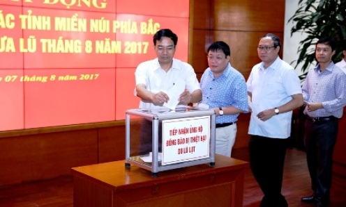 Hơn 1 tỉ đồng ủng hộ nh&acirc;n d&acirc;n v&ugrave;ng bị thiệt hại do mưa lũ