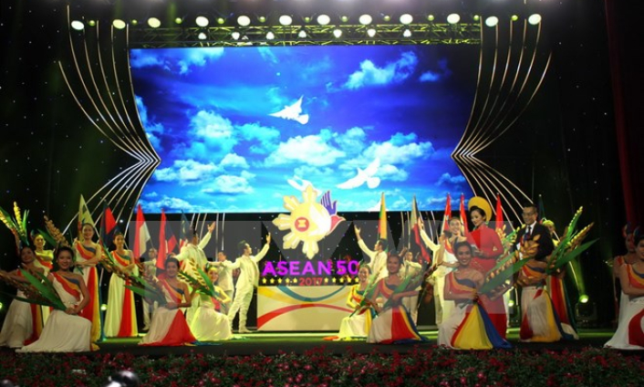 Kỷ niệm 50 năm ng&agrave;y th&agrave;nh lập ASEAN tại Th&agrave;nh phố Hồ Ch&iacute; Minh