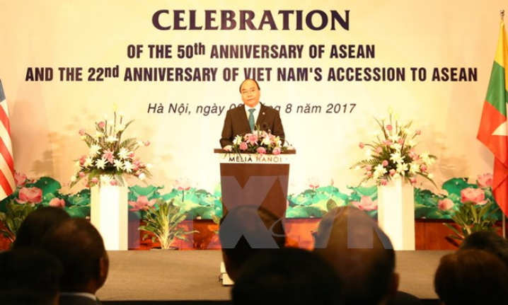 Thủ tướng Nguyễn Xu&acirc;n Ph&uacute;c chủ tr&igrave; lễ kỷ niệm 50 năm th&agrave;nh lập ASEAN