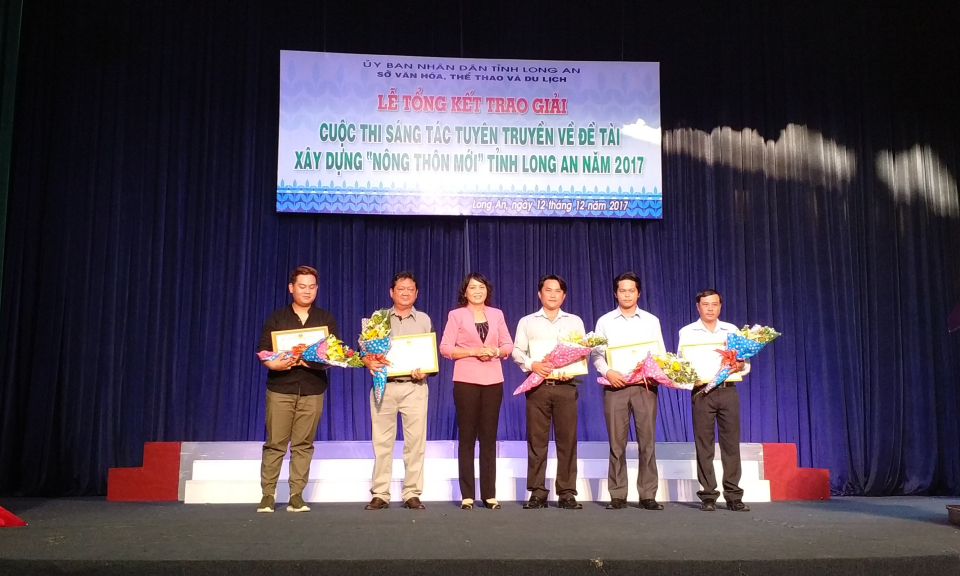 T&ocirc;̉ng k&ecirc;́t, trao giải cu&ocirc;̣c thi sáng tác tuy&ecirc;n truy&ecirc;̀n v&ecirc;̀ đ&ecirc;̀ tài &ldquo;x&acirc;y dựng n&ocirc;ng th&ocirc;n mới&rdquo;