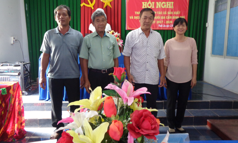 Cần Giuộc th&agrave;nh lập hợp t&aacute;c x&atilde; chăn nu&ocirc;i gia cầm B&igrave;nh Ph&uacute;