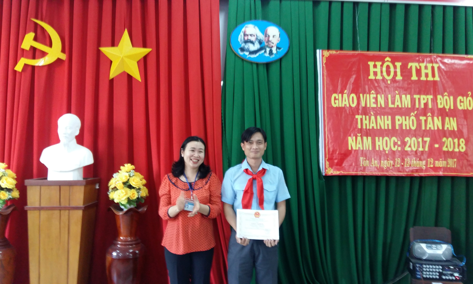 Tp.T&acirc;n An: Hội thi gi&aacute;o vi&ecirc;n l&agrave;m phụ tr&aacute;ch đội