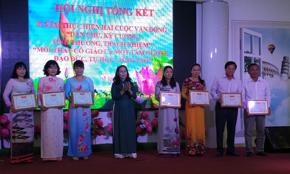 Gi&aacute;o dục Long An: 10 năm thực hiện 2 cuộc vận động c&oacute; hơn 1.500 sáng ki&ecirc;́n kinh nghi&ecirc;̣m c&acirc;́p tỉnh