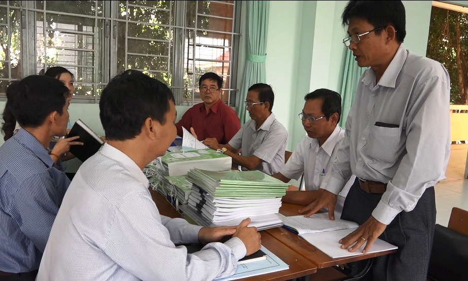 Kiến Tường: Kiểm tra c&ocirc;ng nhận phổ cập gi&aacute;o dục, x&oacute;a m&ugrave; chữ năm 2017