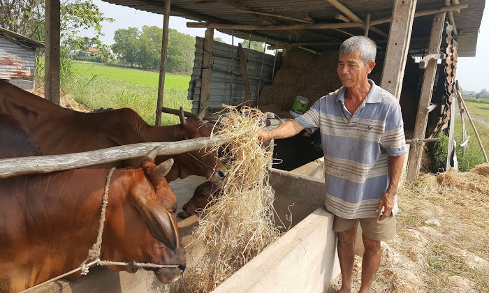 &Ocirc;ng Nguyễn Văn Phẩn người n&ocirc;ng d&acirc;n vượt kh&oacute;