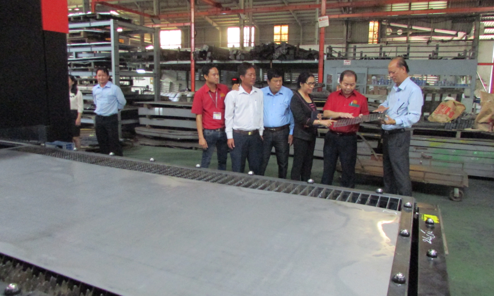 Bến Lức: Nghiệm thu đề &aacute;n hỗ trợ ứng dụng m&aacute;y cắt laser trong sản xuất phụ t&ugrave;ng cơ kh&iacute;