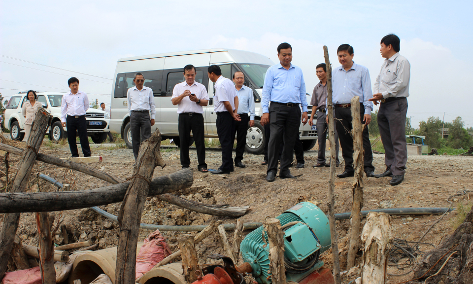 Mộc H&oacute;a: Kiểm tra c&aacute;c c&ocirc;ng tr&igrave;nh thủy lợi