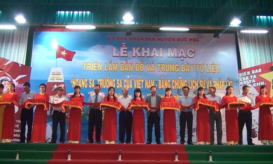 Đức H&ograve;a: Khai mạc triển l&atilde;m bản đồ v&agrave; trưng b&agrave;y tư liệu Ho&agrave;ng Sa, Trường Sa