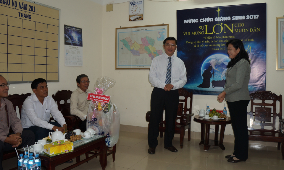 L&atilde;nh đạo tỉnh thăm c&aacute;c cơ sở t&ocirc;n gi&aacute;o nh&acirc;n dịp gi&aacute;ng sinh 2017