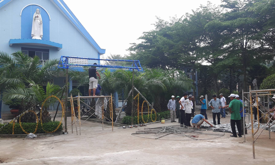 Đồng b&agrave;o C&ocirc;ng gi&aacute;o tưng bừng đ&oacute;n gi&aacute;ng sinh 2017