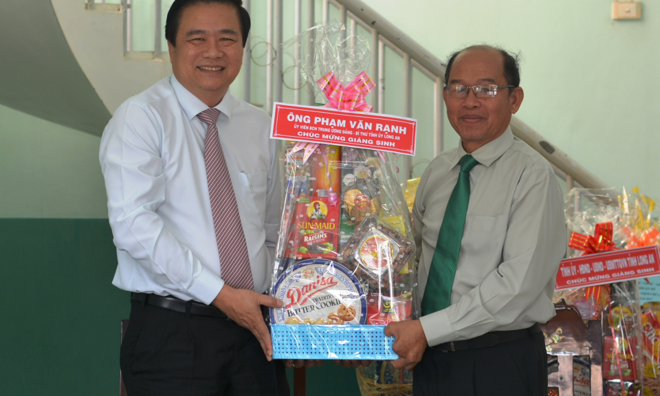 Long An: B&iacute; thư Tỉnh ủy thăm c&aacute;c cơ sở t&ocirc;n gi&aacute;o nh&acirc;n dịp Gi&aacute;ng sinh