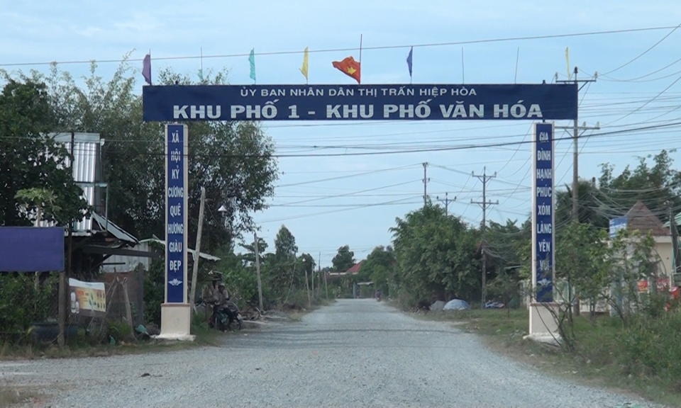 Đức H&ograve;a: Thị trấn Hiệp H&ograve;a đ&oacute;n nhận danh hiệu đ&ocirc; thị đạt ti&ecirc;u ch&iacute; loại V