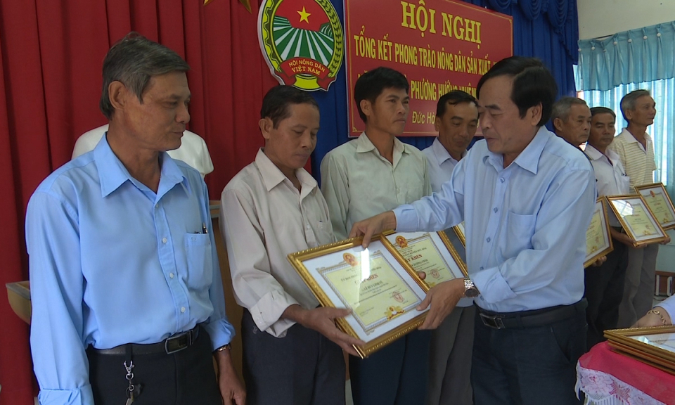 Đức Ho&agrave;: Tổng kết phong tr&agrave;o n&ocirc;ng d&acirc;n sản xuất kinh doanh giỏi năm 2017