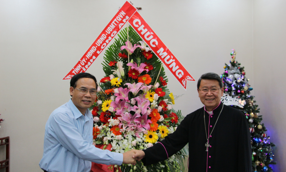 Ph&oacute; chủ tịch UBND tỉnh Long An thăm to&agrave; gi&aacute;m mục Mỹ Tho