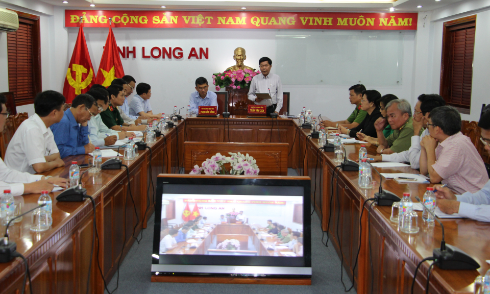 Thủ tướng Ch&iacute;nh phủ Nguyễn Xu&acirc;n Ph&uacute;c chỉ đạo ứng ph&oacute; với b&atilde;o số 16