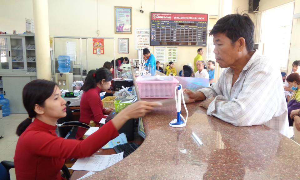 Agribank Cần Giuộc cho vay n&ocirc;ng nghiệp ứng dụng c&ocirc;ng nghệ tr&ecirc;n 100 tỷ đồng.