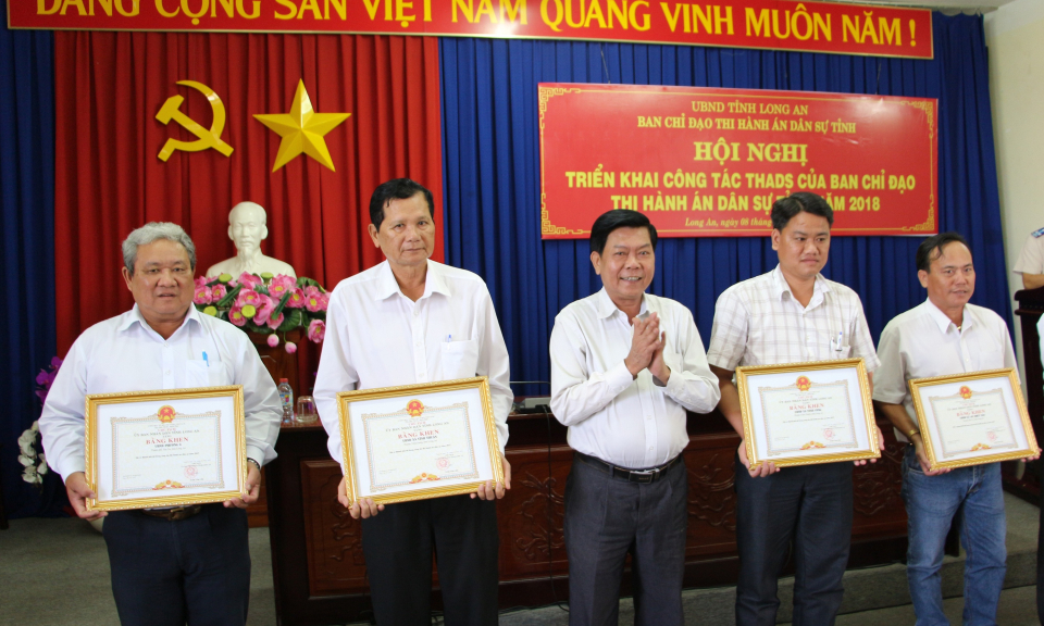 Long An: T&ocirc;̉ng k&ecirc;́t c&ocirc;ng tác Thi hành án d&acirc;n sự năm 2017