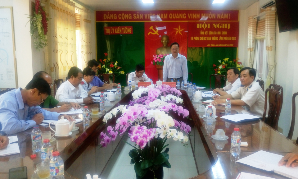 Kiến Tường: Tổng kết c&ocirc;ng t&aacute;c nội ch&iacute;nh v&agrave; ph&ograve;ng chống tham nhũng, l&atilde;ng ph&iacute; năm 2017