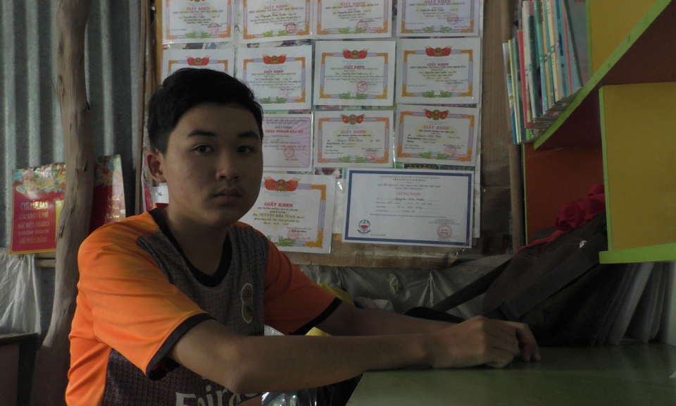 Vượt qua hiểm ngh&egrave;o: ho&agrave;n cảnh của em Nguyễn Kha Tuấn