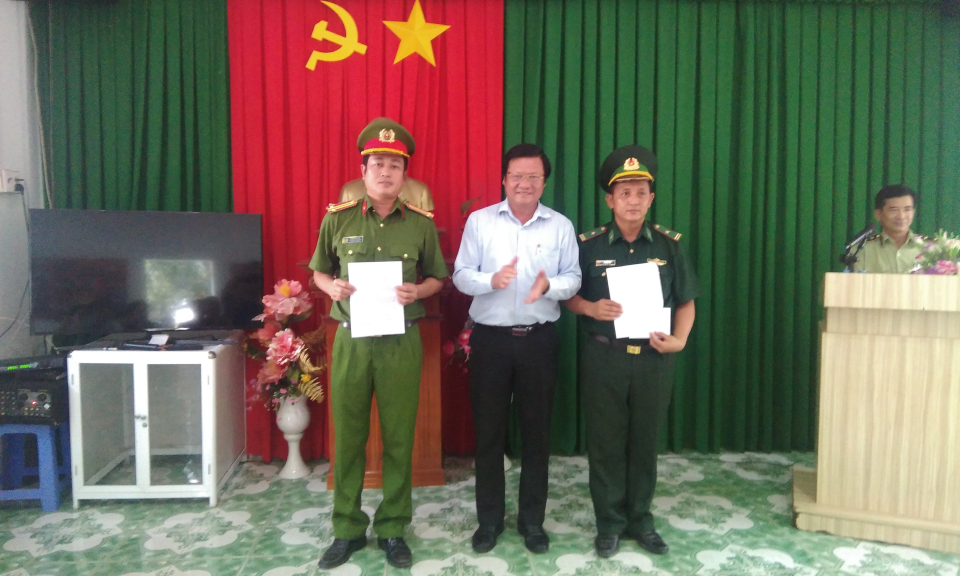 Ban chỉ đạo 389: Khen thưởng đột xuất hai tập thể xuất sắc trong chống bu&ocirc;n lậu