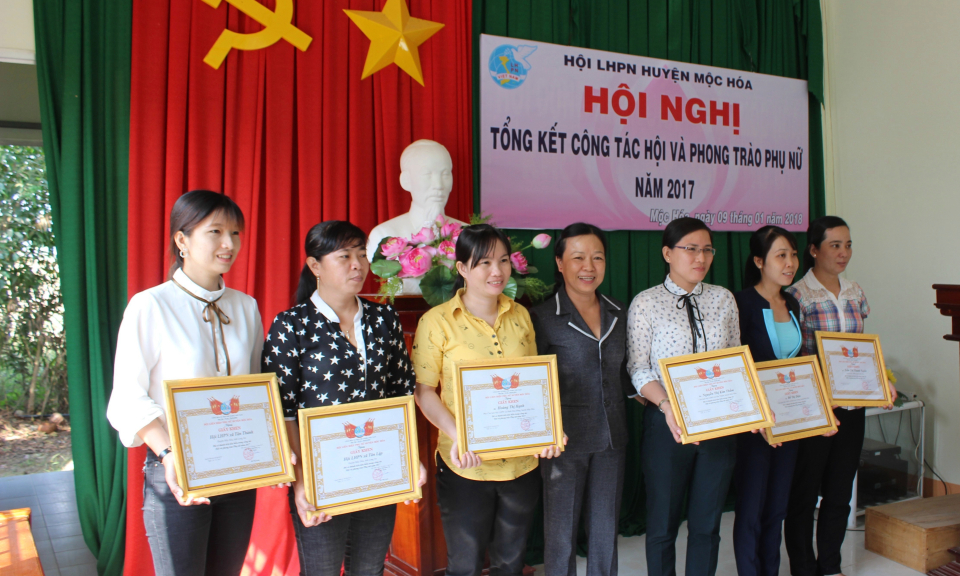 Hội phụ nữ huyện Mộc H&oacute;a tổng kết c&ocirc;ng t&aacute;c năm 2017