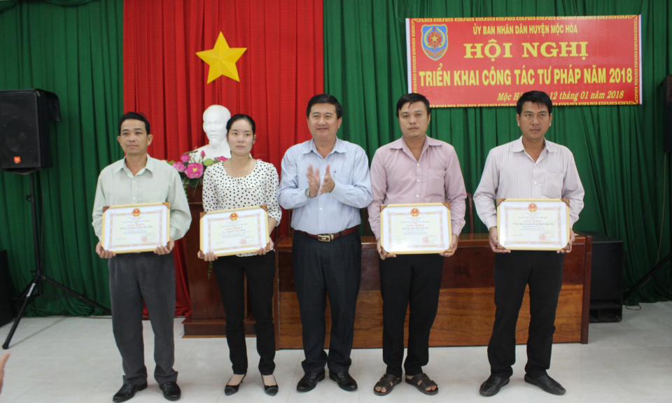 Mộc H&oacute;a: Hội nghị triển khai c&ocirc;ng t&aacute;c tư ph&aacute;p năm 2018