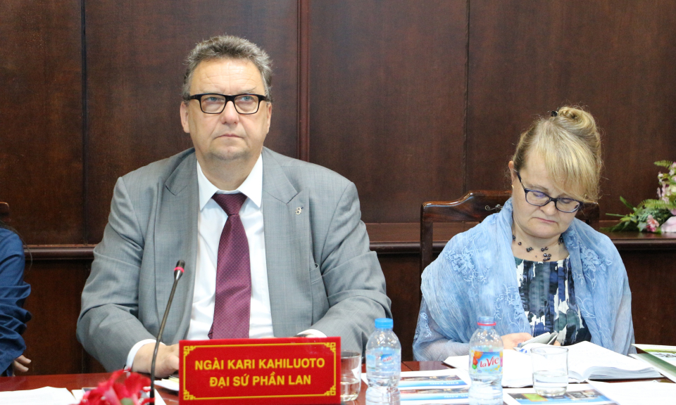 L&atilde;nh đạo tỉnh tiếp v&agrave; l&agrave;m việc với đại sứ Phần Lan