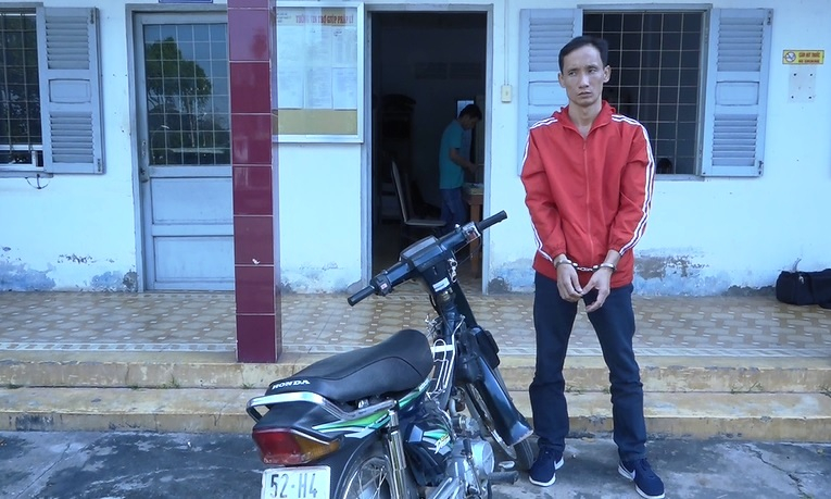 Thị x&atilde; Kiến Tường: Giả vờ thu&ecirc; xe &ocirc;m, cướp lu&ocirc;n xe tẩu tho&aacute;t.