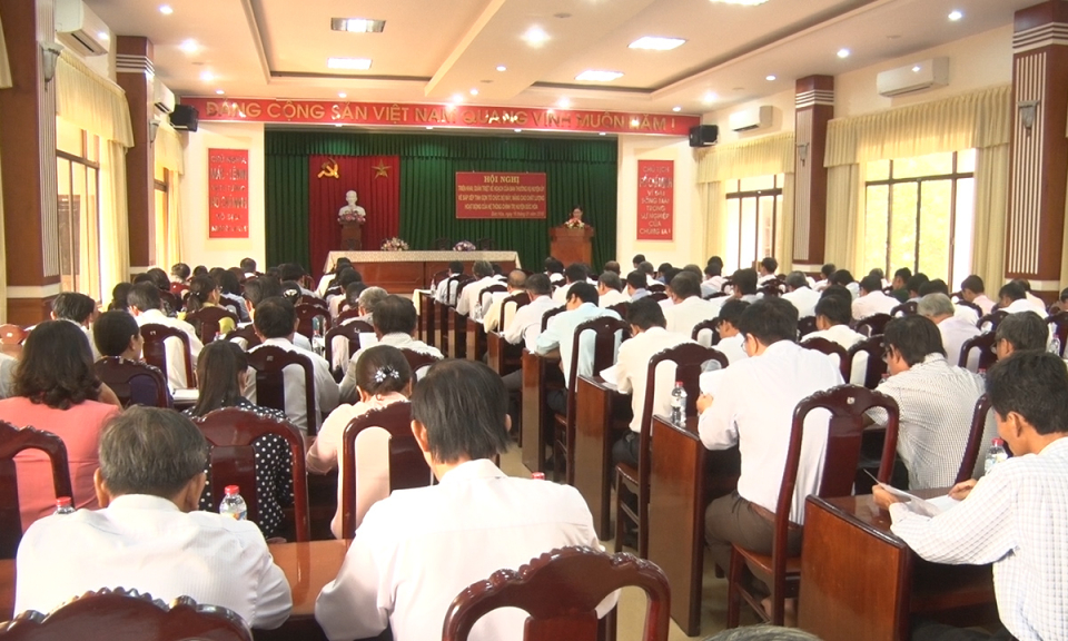 Đức H&ograve;a: Giảm 778 c&aacute;n bộ kh&ocirc;ng chuy&ecirc;n tr&aacute;ch x&atilde; v&agrave; ấp khu phố đến năm 2020