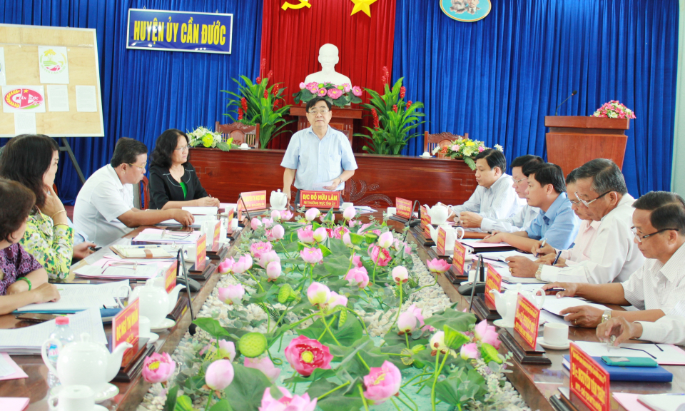 Thường trực Tỉnh ủy l&agrave;m việc với Huyện ủy Cần Đước v&agrave; Mặt trận tổ quốc c&ugrave;ng c&aacute;c đ&ograve;an thể