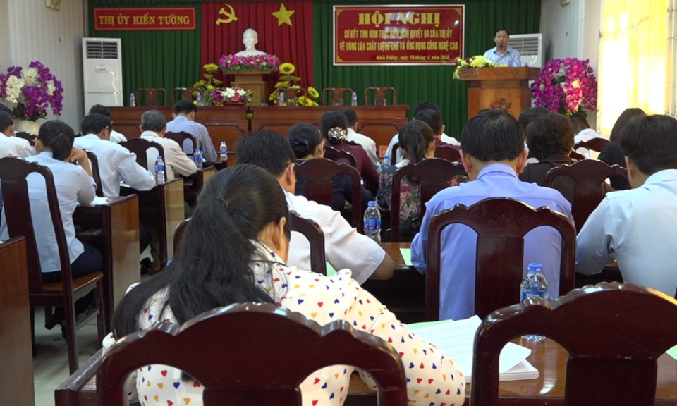 TX Kiến Tường: Sơ kết Nghị quyết 04 của Thị ủy Về v&ugrave;ng l&uacute;a chất lượng cao v&agrave; ứng dụng c&ocirc;ng nghệ cao