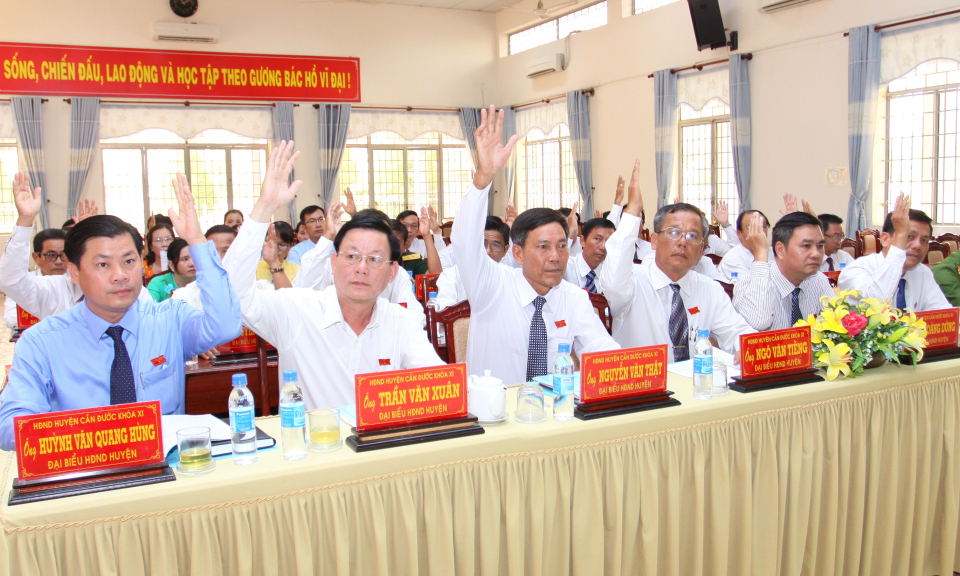 Kỳ họp lần thứ 9 HĐND Cần Đước: &Ocirc;ng Quỳnh Văn Quang H&ugrave;ng được bầu giữ chức danh CT UBND huyện Cần Đước