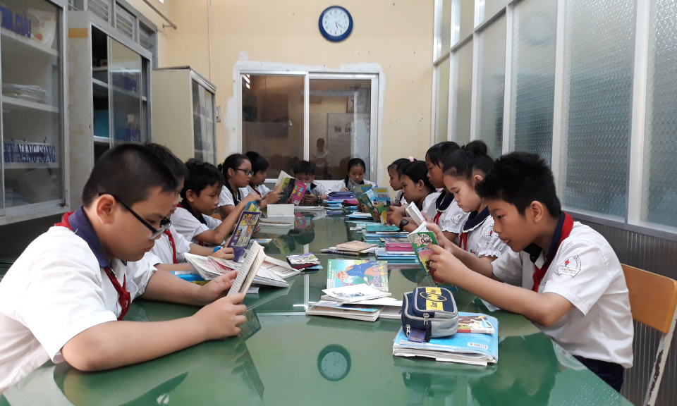 Truyền đam m&ecirc; đọc s&aacute;ch cho học sinh tiểu học