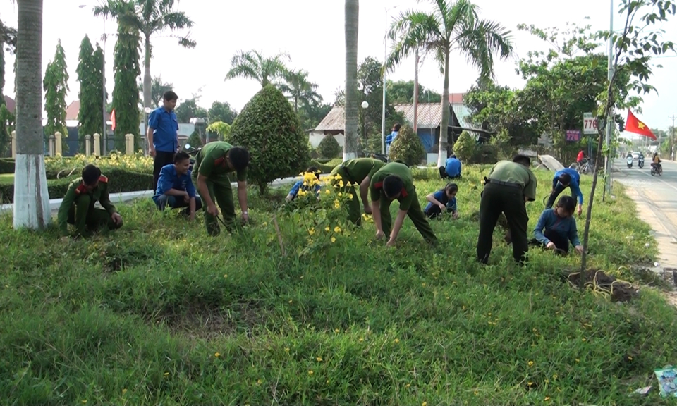 Đức Ho&agrave;: Ra qu&acirc;n ng&agrave;y chủ nhật xanh