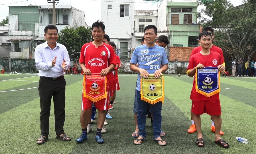 Kiến Tường: Giải b&oacute;ng đ&aacute; mini ch&agrave;o mừng 43 năm ng&agrave;y giải ph&oacute;ng miền Nam