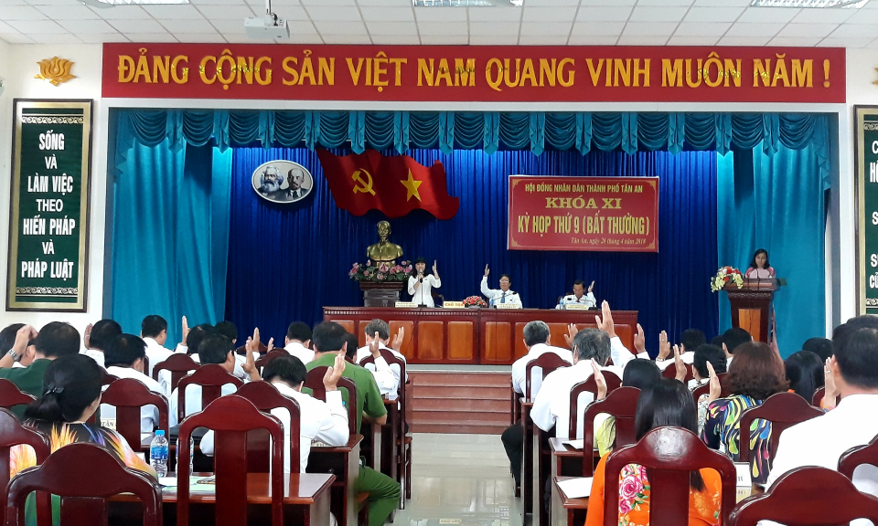 TP.T&acirc;n An: Kỳ họp thứ 9-HĐND Th&agrave;nh Phố kho&aacute; XI