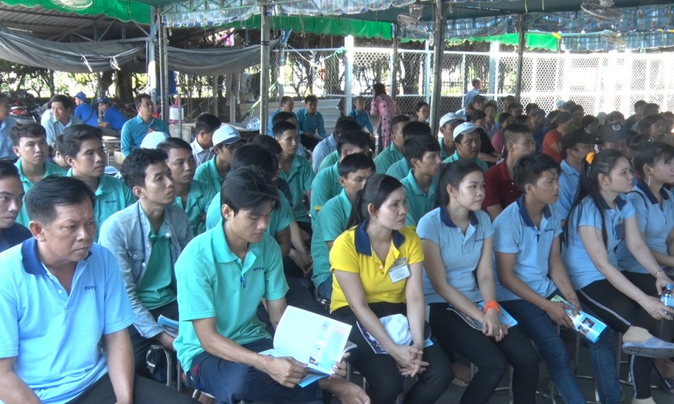 Đức Ho&agrave;: Ph&aacute;t động th&aacute;ng c&ocirc;ng nh&acirc;n v&agrave; Th&aacute;ng h&agrave;nh động về an to&agrave;n vệ sinh lao động